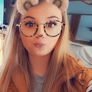 Meet your Posher, Olivia